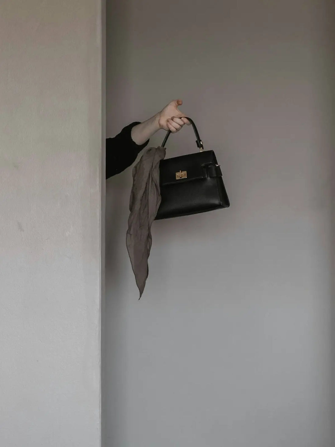 Soluzioni pratiche: trasformare una handbag economica in un pezzo di lusso