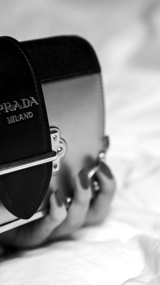 Borsa Prada Milano in pelle nera con chiusura metallica, Italian handbags di lusso