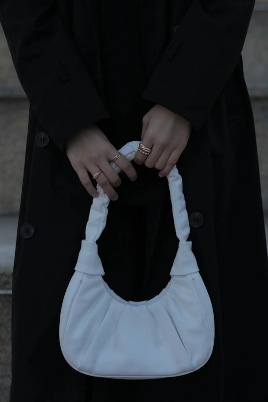Borsa stile donna con manico tortuoso, pleata bianca da comprare online