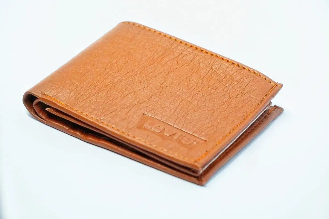 Exploring Sicilian Style with a Brown Leather Clutch - Stile Donna Bags