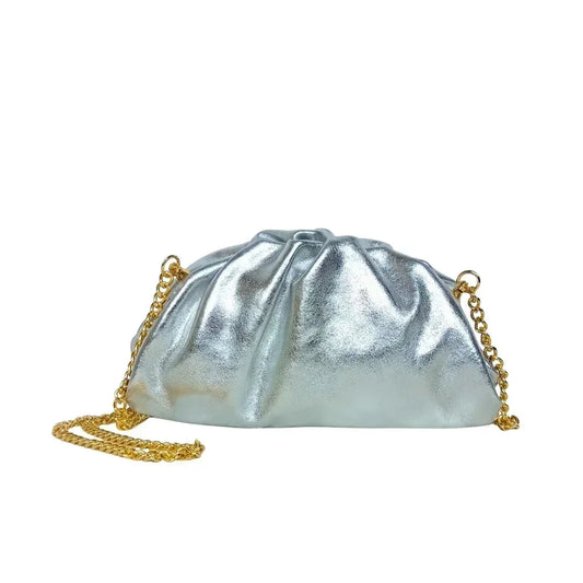 Borsa clutch silver con catena oro dorata, stile donna bags guida abbinamenti