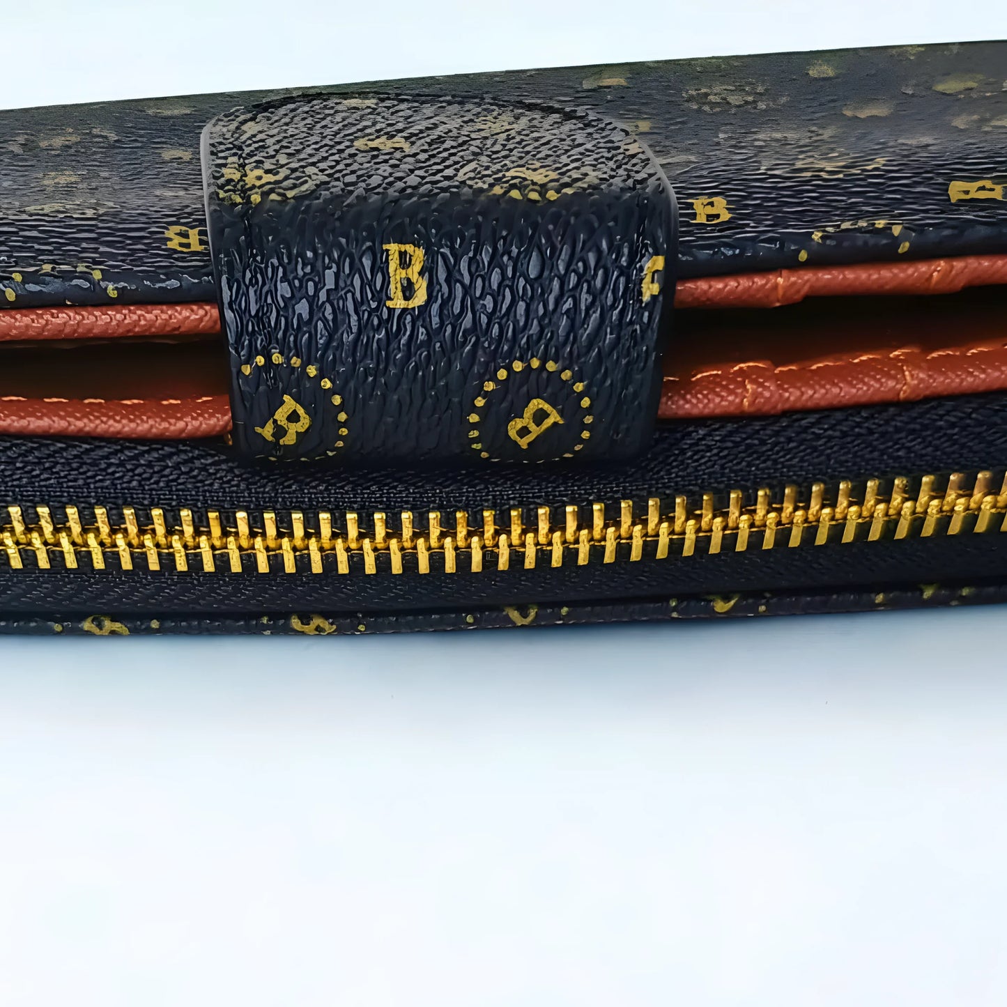 Women’s Purse in leather - color white and black - wallet