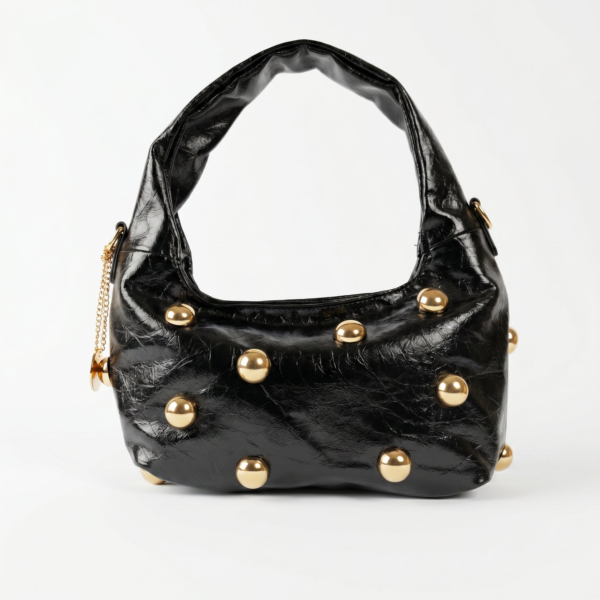 Borsa hobo Coconuda nera ecopelle crinkled borchie dorate - vista angolata