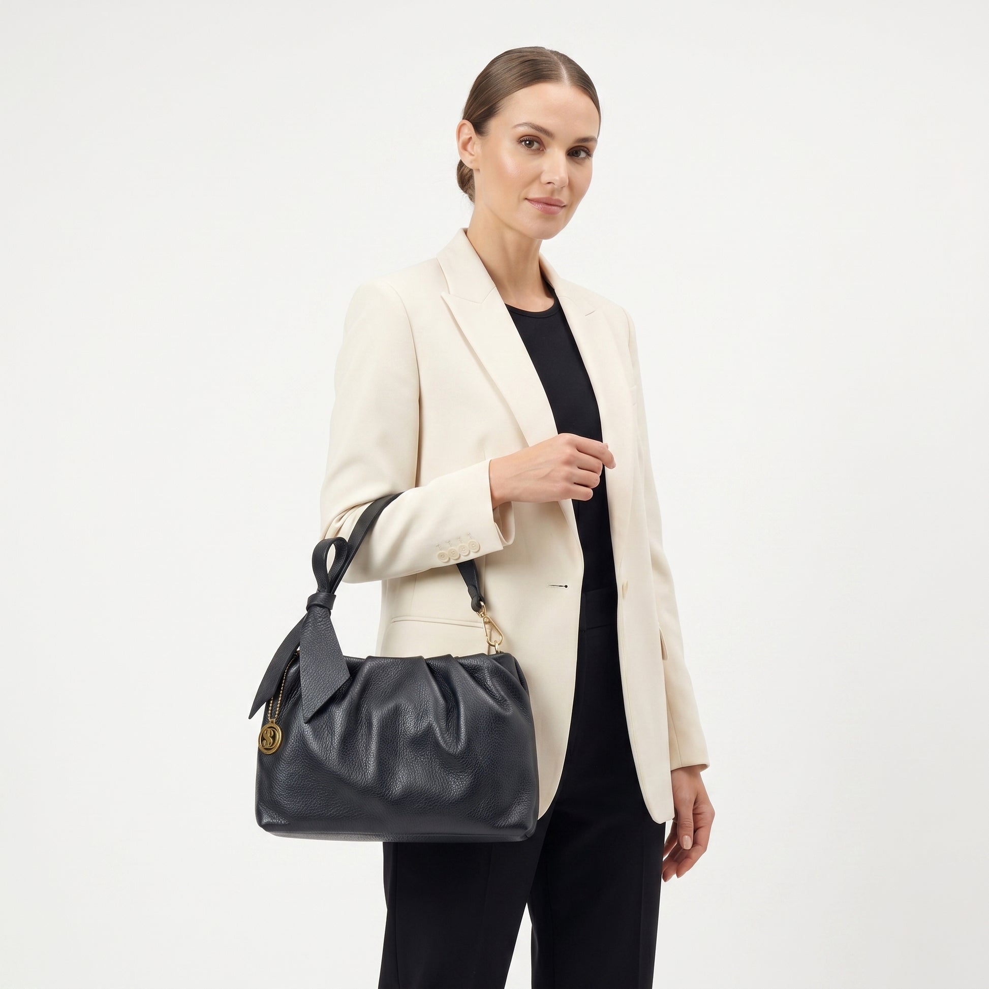 Borsa Verona vera pelle artigianale con accessori dorati – dettaglio chiusura