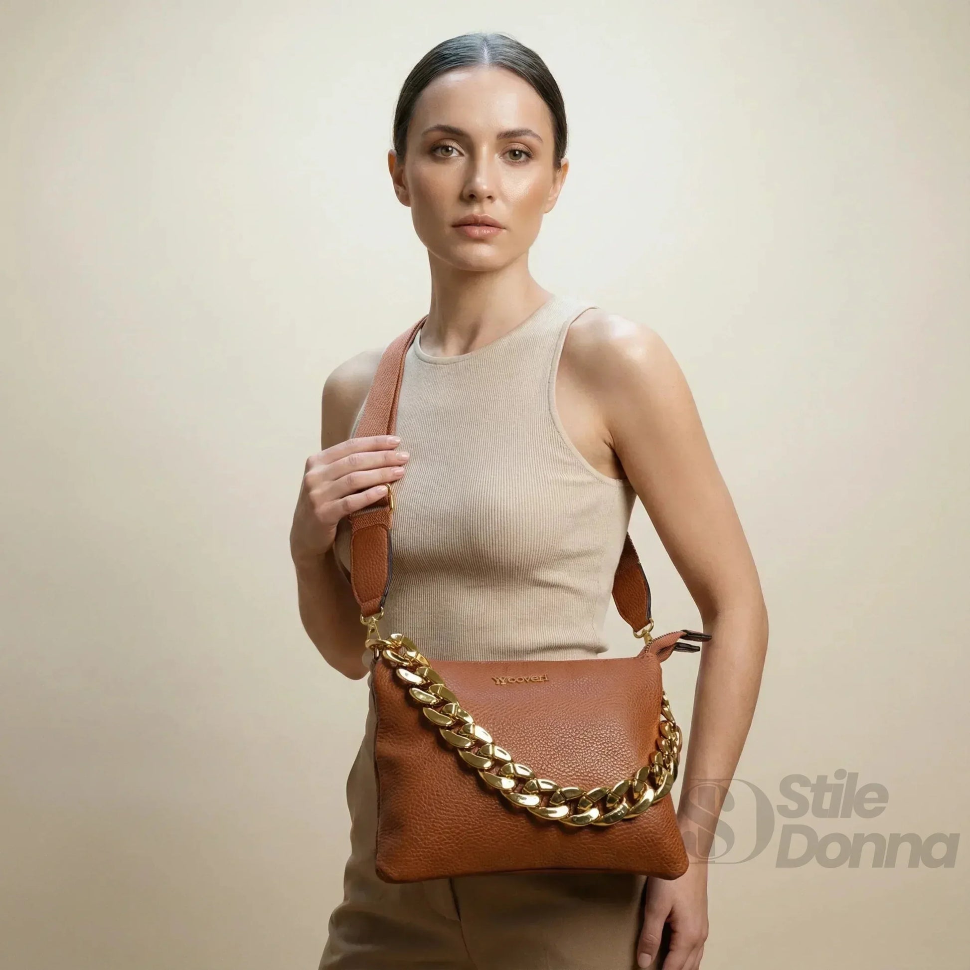 Stile Donna borsa a tracolla ecopelle catena dorata chiusura a cerniera – vista laterale