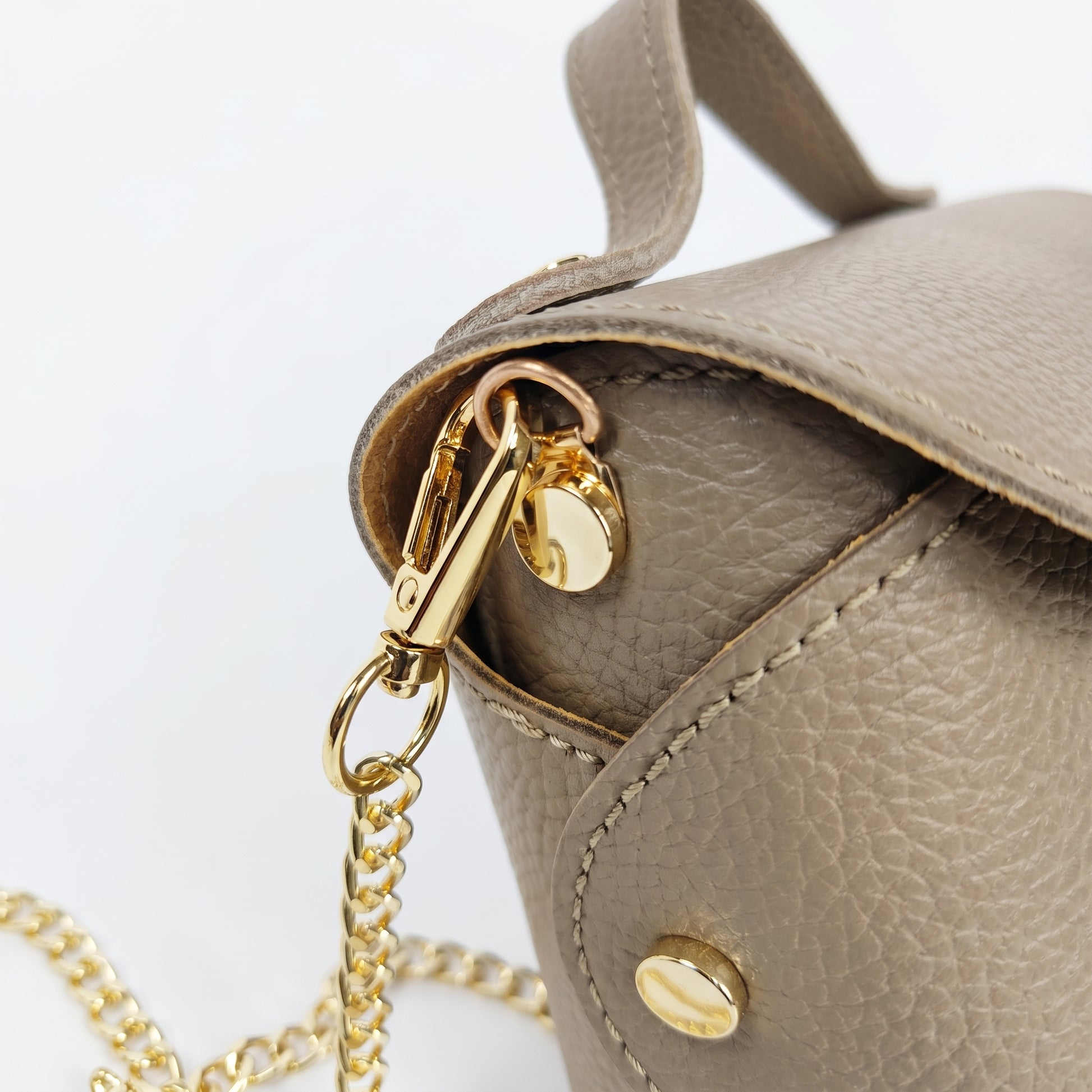 Amina mini borsa donna vera pelle con catena dorata – vista 7
