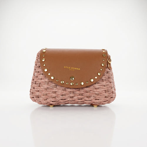 Borsa a Tracolla Stile Donna in Rafia con Patta in Ecopelle e Borchie Dorate