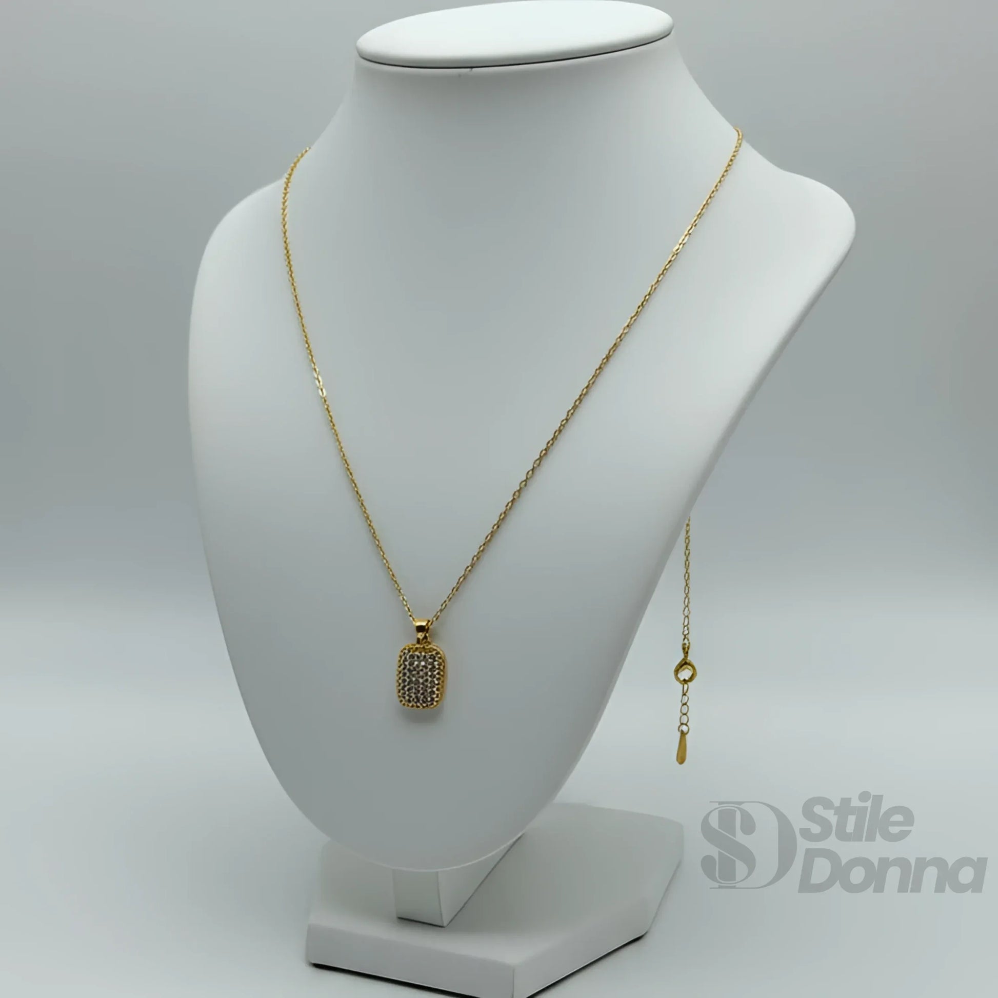 Stile Donna collana pendente rettangolare pavé oro catena regolabile – vista supplementare