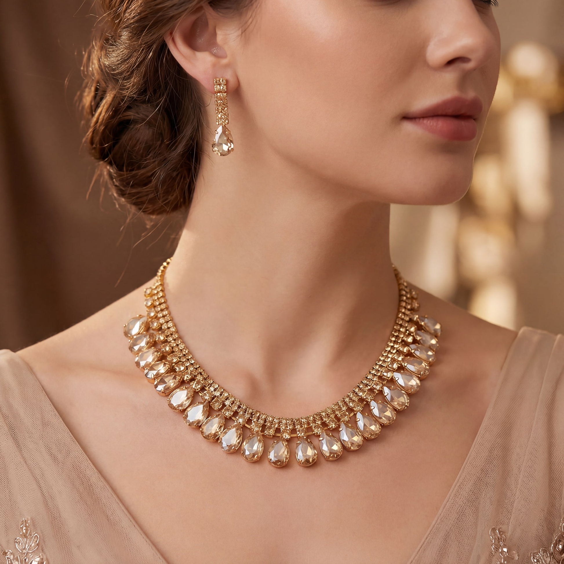 Collana e Orecchini Royal Cascade Cristalli Dorati Eleganti | Vista laterale | Oro