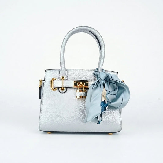 Stile Donna mini bag ecopelle nera con tracolla removibile e finiture oro donna – vista frontale