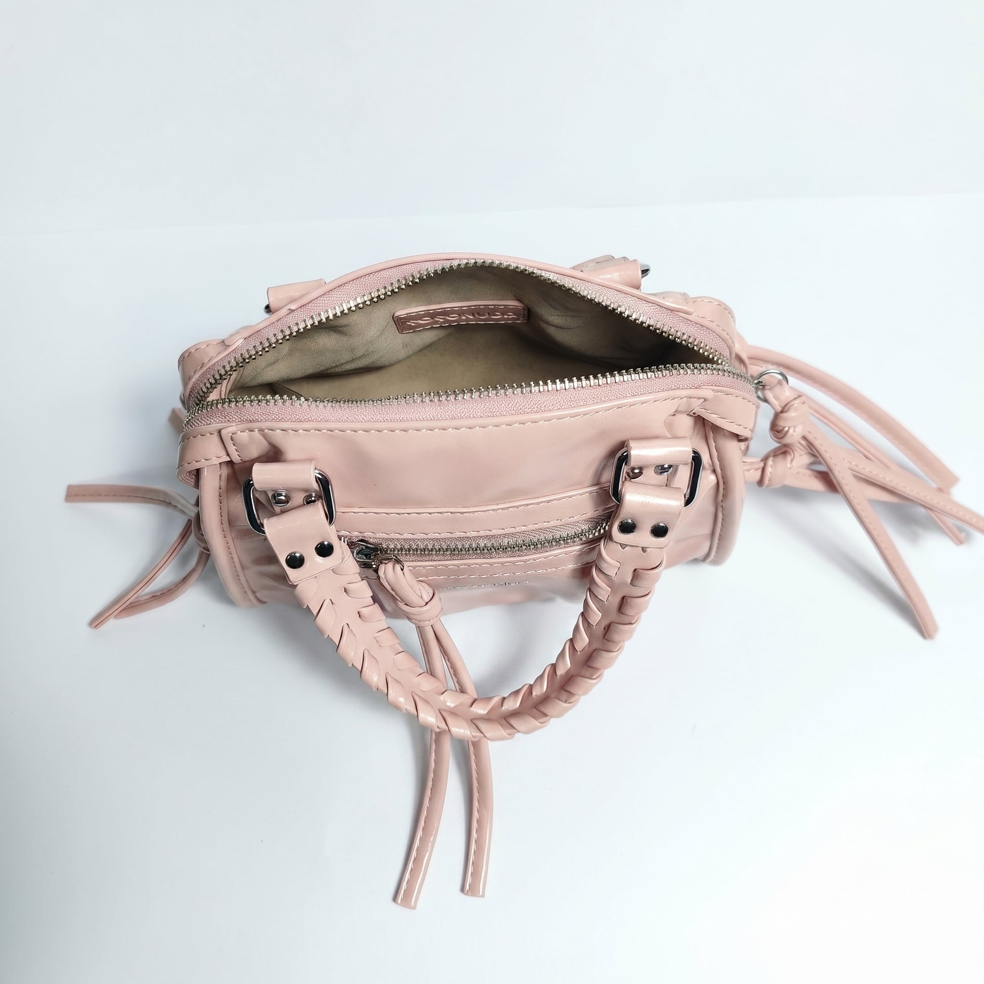 Mini bauletto Coconuda rosa cipria ecopelle verniciata - interno aperto con tasca zip