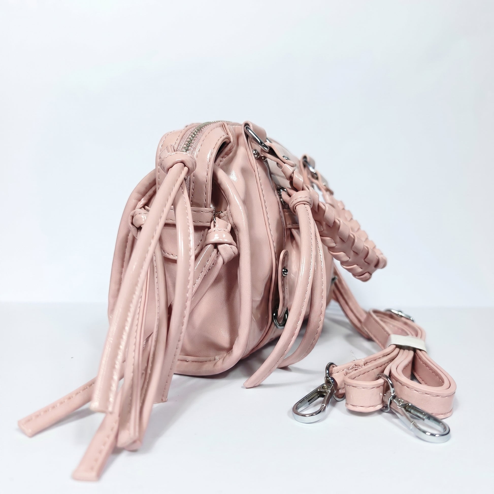 Mini bauletto Coconuda rosa cipria ecopelle manici intrecciati frange laterali - vista laterale