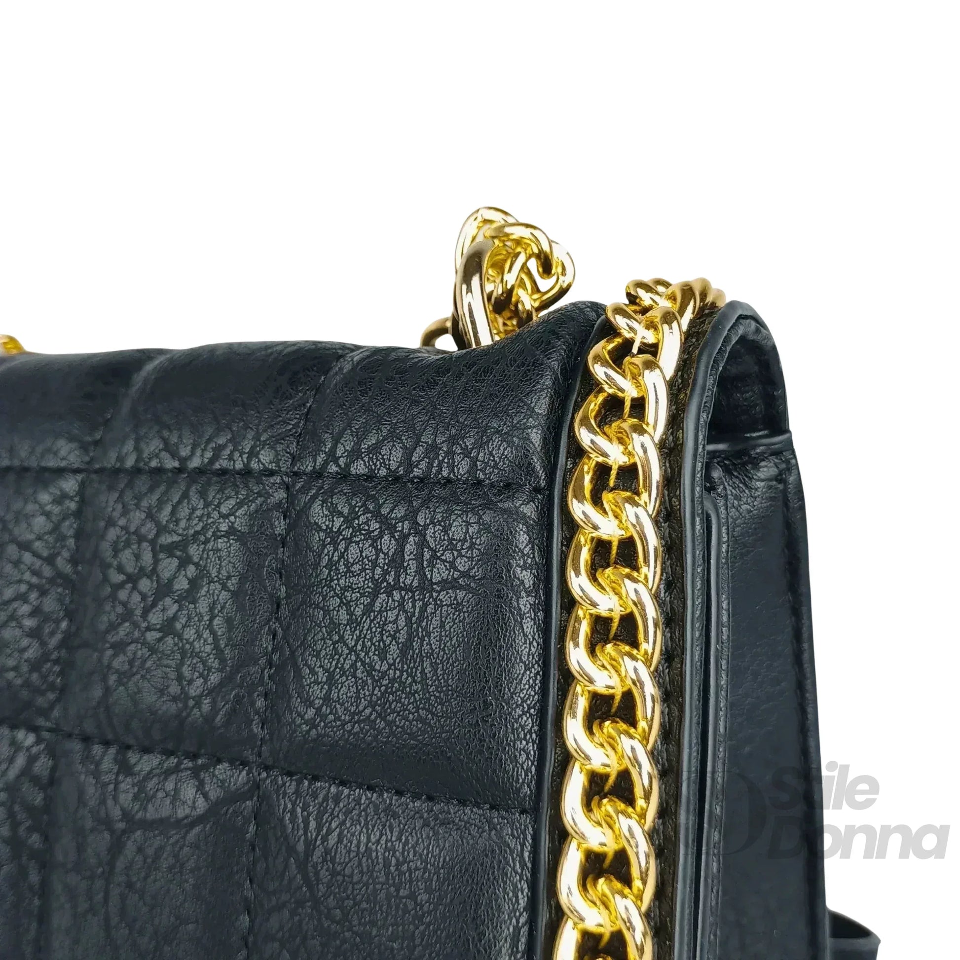 Borsa A Tracolla Nera Trapuntata In Ecopelle Con Catena D… | Close-up chiusura | ecopelle | Nero