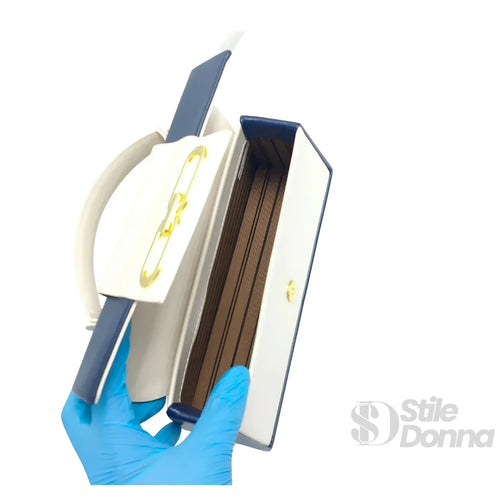 Borsa Bicolore Blu e Crema con Chiusura Dorata | Prospettiva indossata | ecopelle | Beige