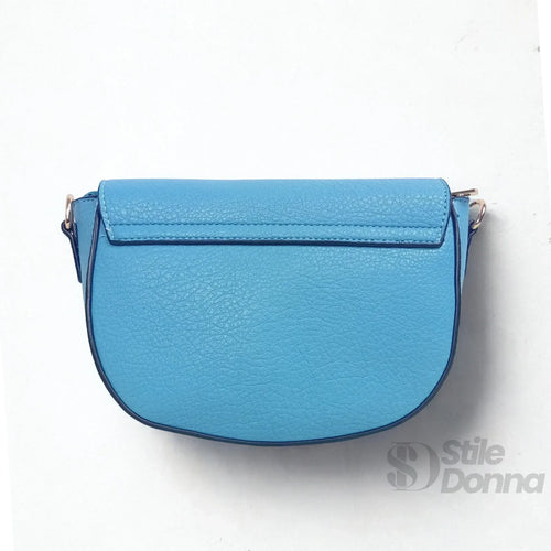 Borsa Crossbody in Pelle Azzurra con Chiusura Magnetica | Prospettiva indossata | ecopelle | Nero