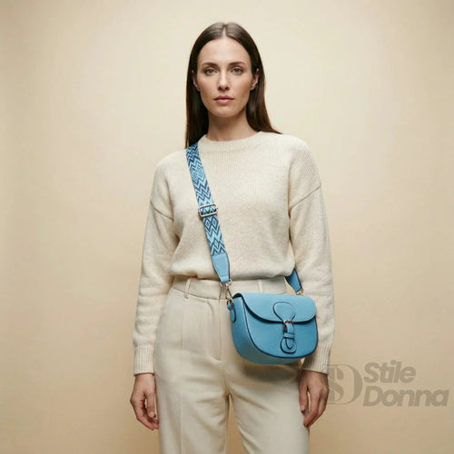Borsa Crossbody in Pelle Azzurra con Chiusura Magnetica | Vista laterale | ecopelle | Nero