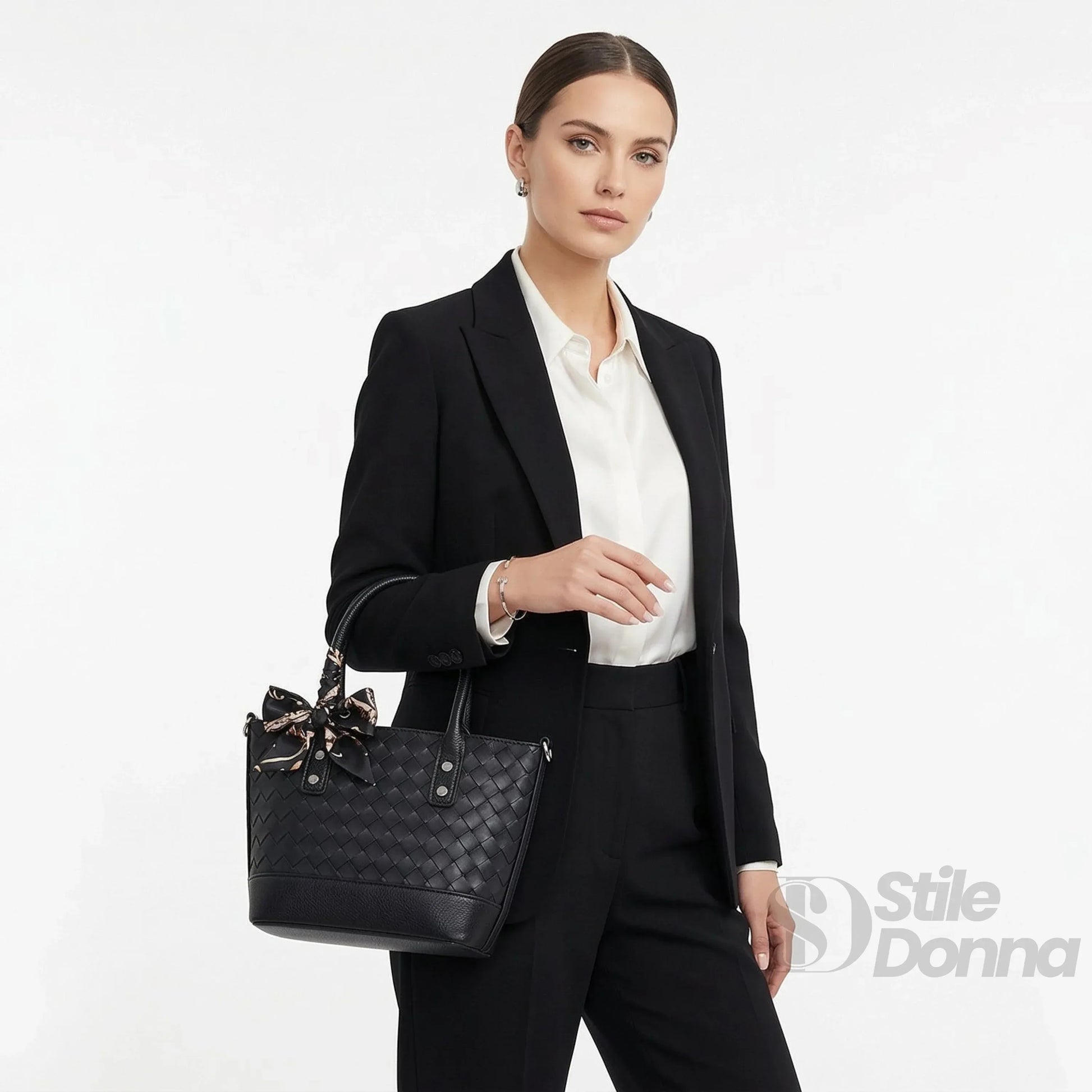 Borsa Shopper In Ecopelle Nera Intrecciata Con Sciarpa In… | Vista laterale | vera pelle | Nero