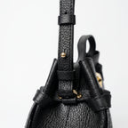 Livia Tasche aus echtem, genarbtem schwarzem Leder mit Malachit-Scheibenverschluss