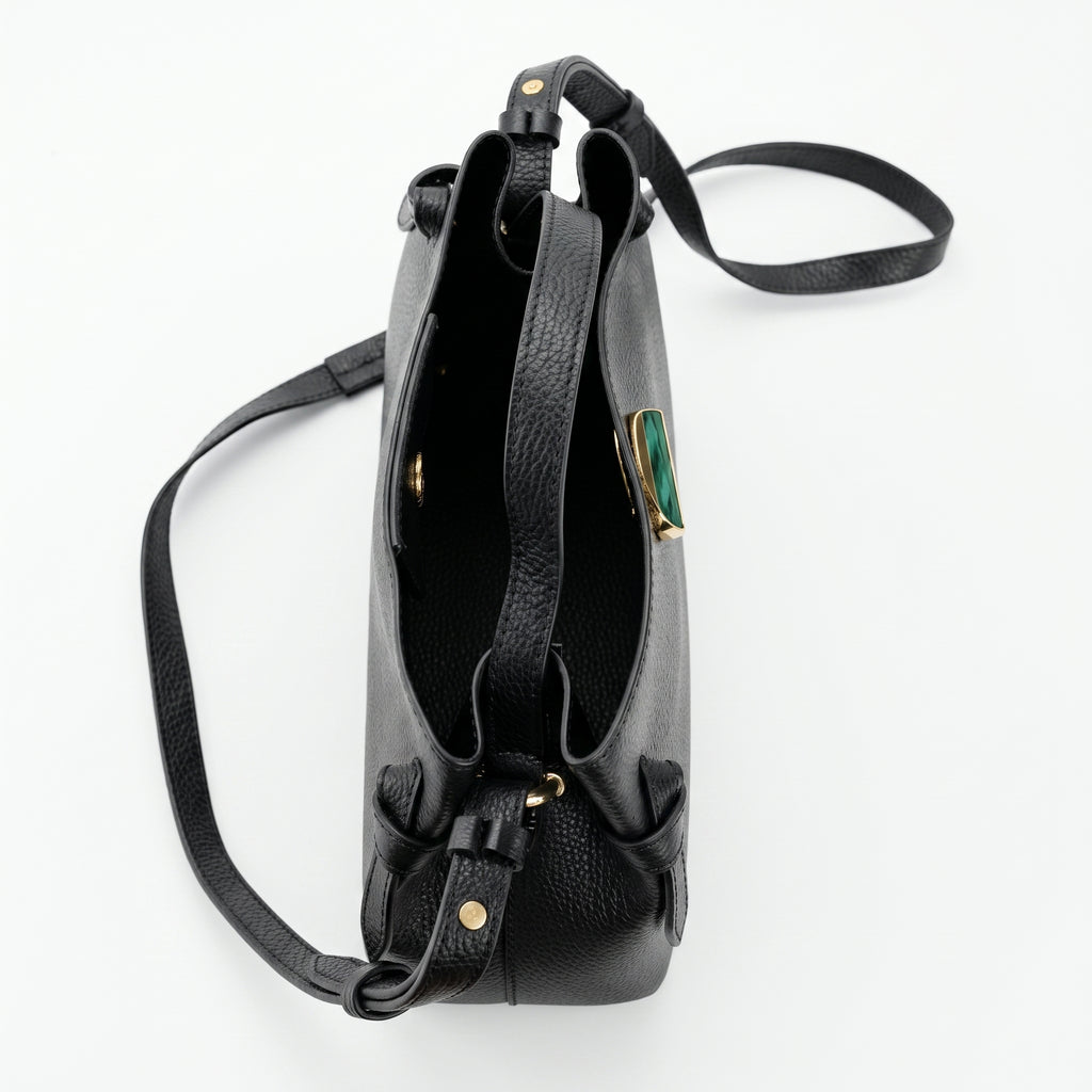 Livia Tasche aus echtem, genarbtem schwarzem Leder mit Malachit-Scheibenverschluss