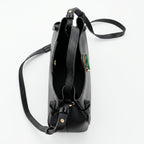 Livia Tasche aus echtem, genarbtem schwarzem Leder mit Malachit-Scheibenverschluss