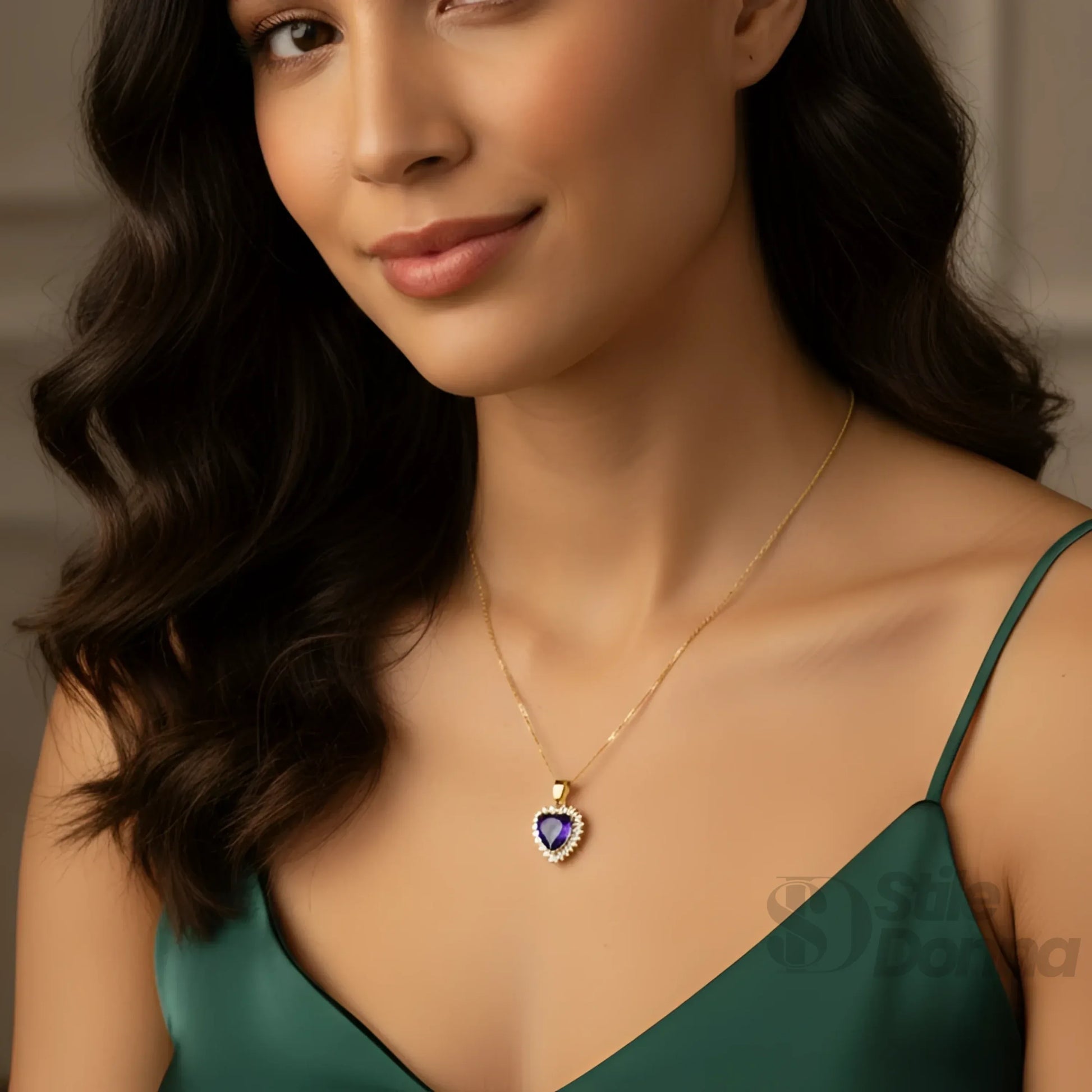 Collana Con Aureola E Cuore Viola In Oro Dorato Con Pietr… | Vista laterale | Viola