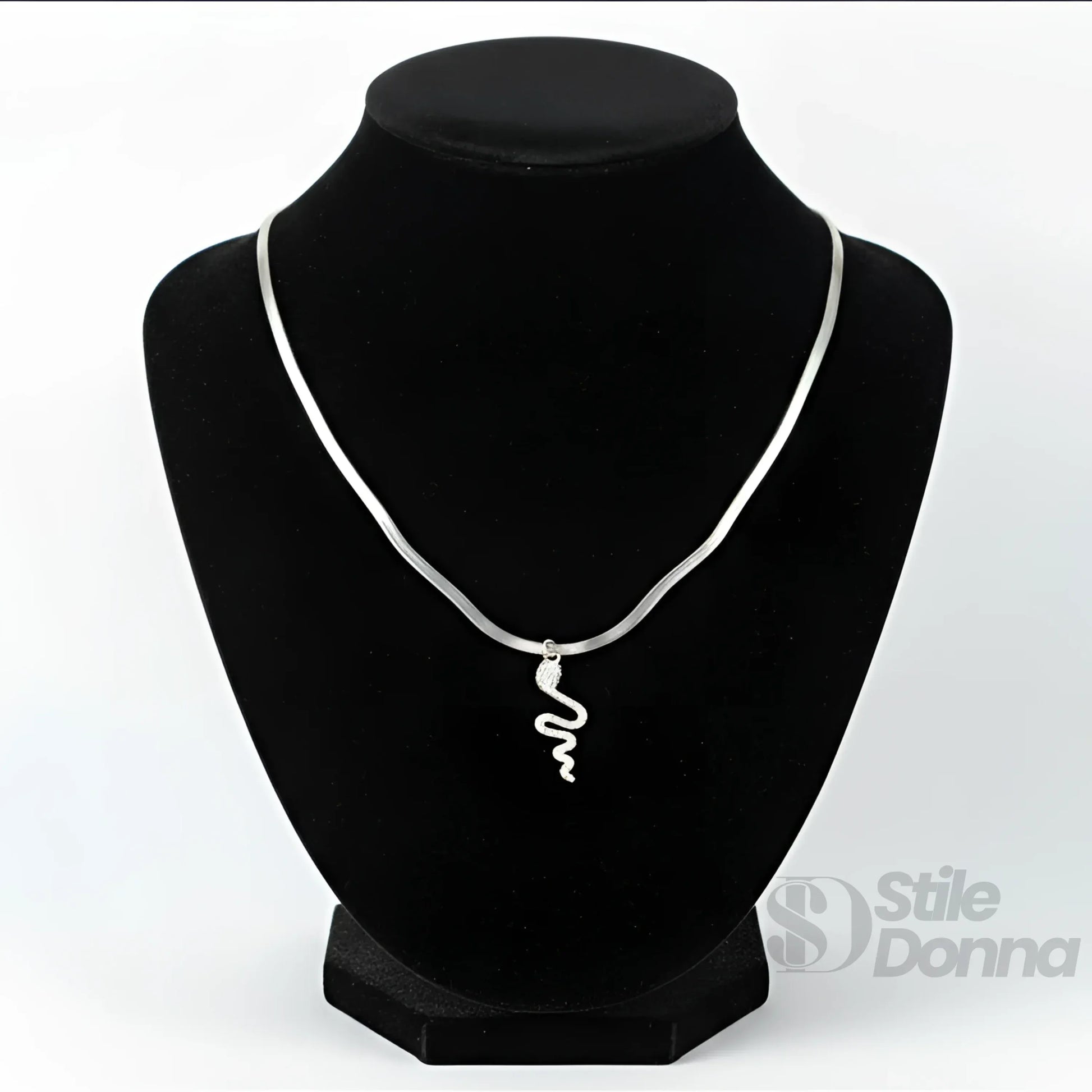 Collana Minimalista Con Ciondolo Serpente In Cristallo Ar… | Dettaglio esterno | Argento