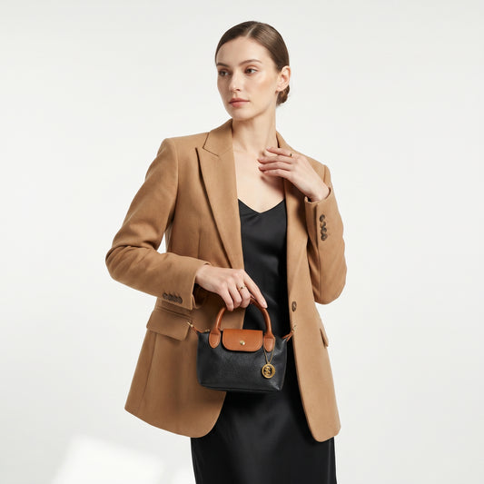 Venis mini borsa mano bicolore vera pelle con patta donna – borsa indossata 1
