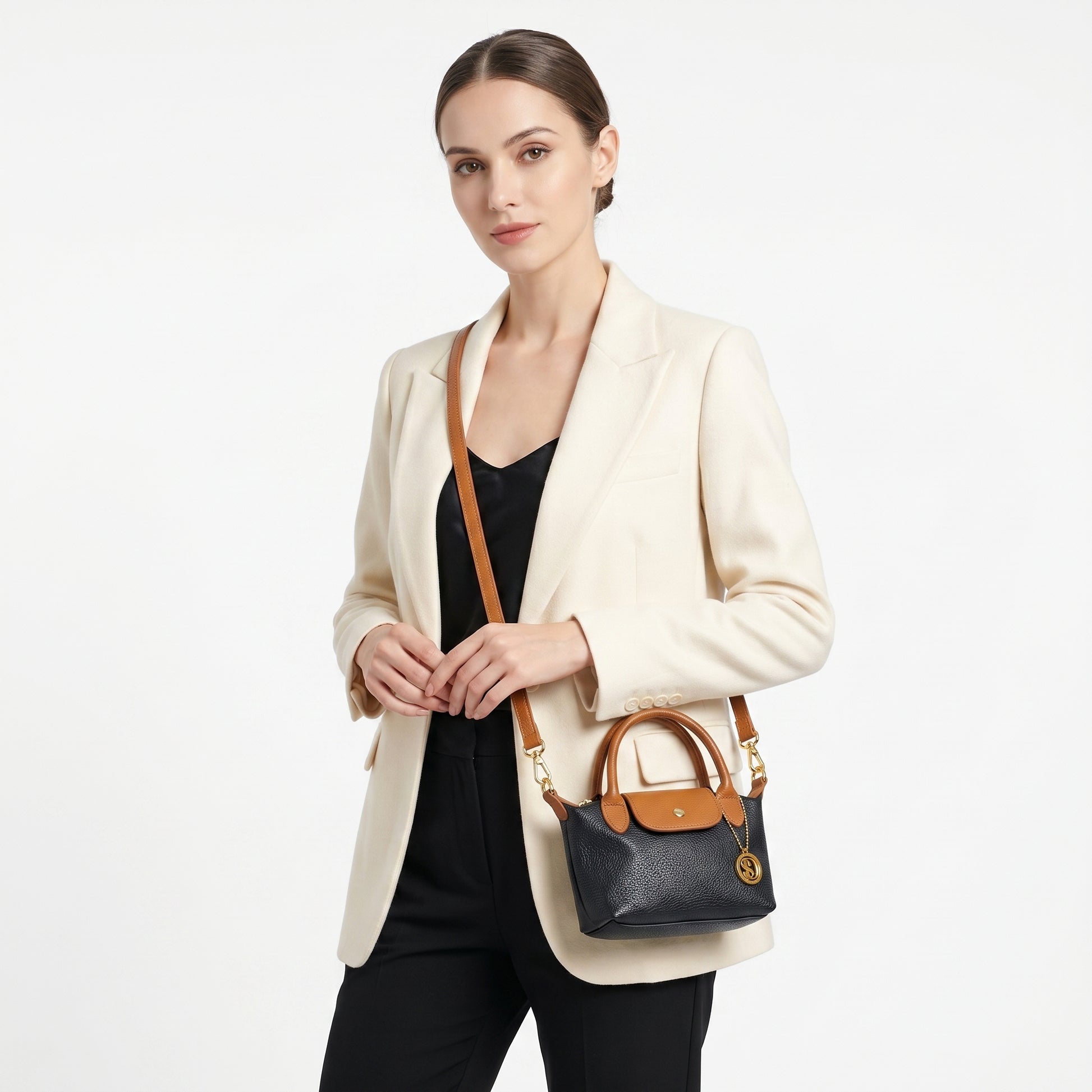 Venis mini borsa mano bicolore vera pelle con patta donna – borsa indossata 2